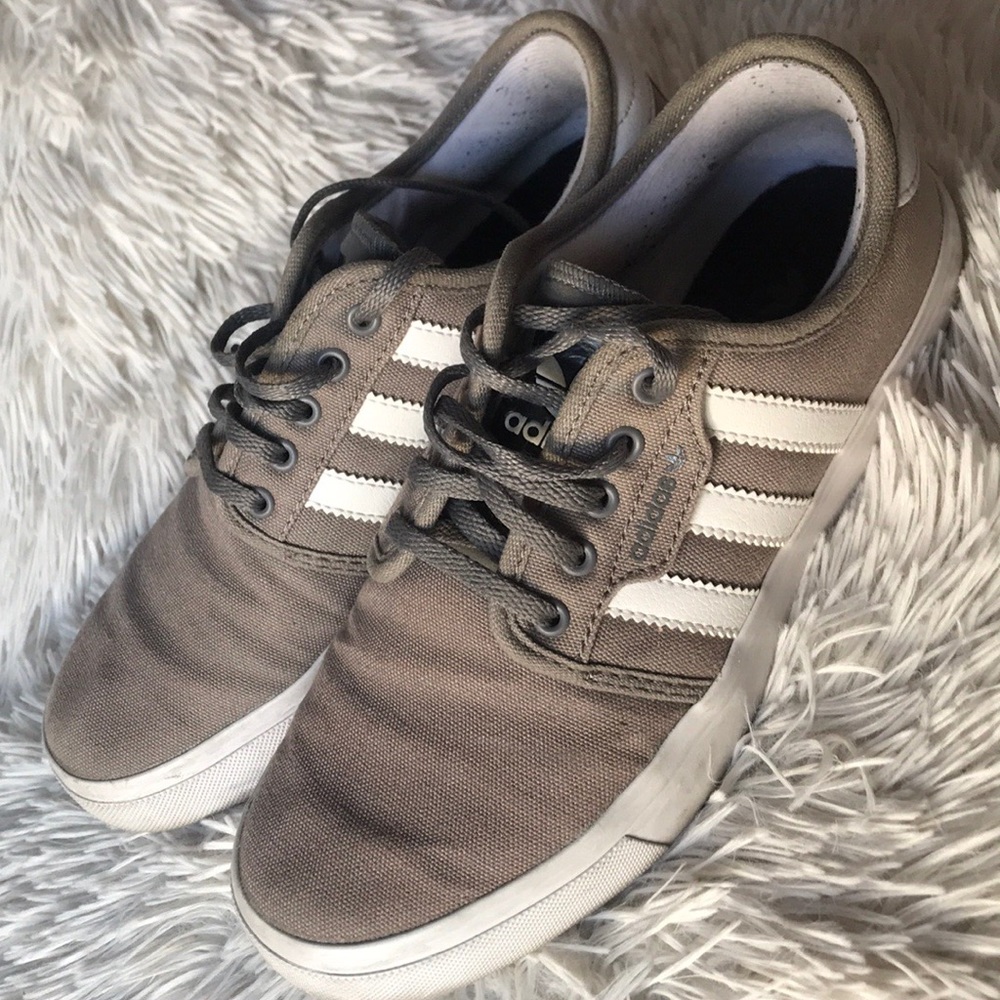 ✨✨ ADIDAS ✨✨ - Picture 2 of 5